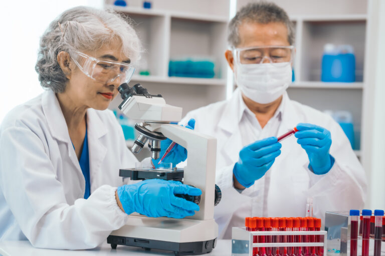 Physicians work in a lab to do comprehensive preventive health testing.